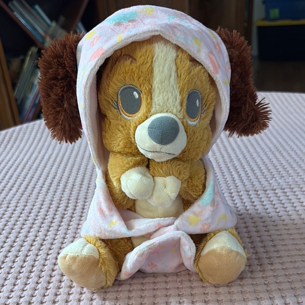 NWOT DISNEY Parks 2023 Lady from Lady and the Tramp plush in Swaddle